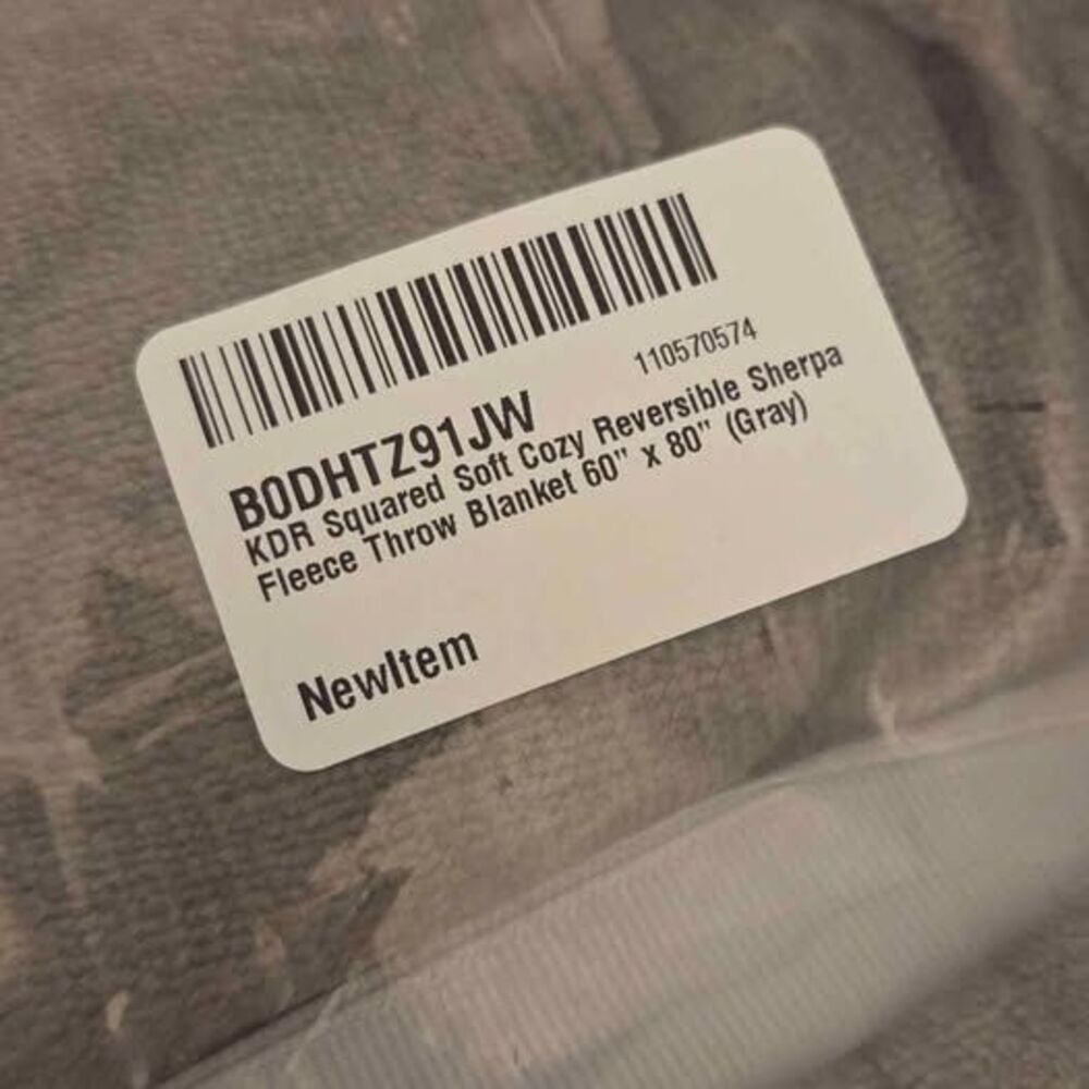 Reversible sherpa fleece throw blanket, 60" × 80" - Picture 4 of 4